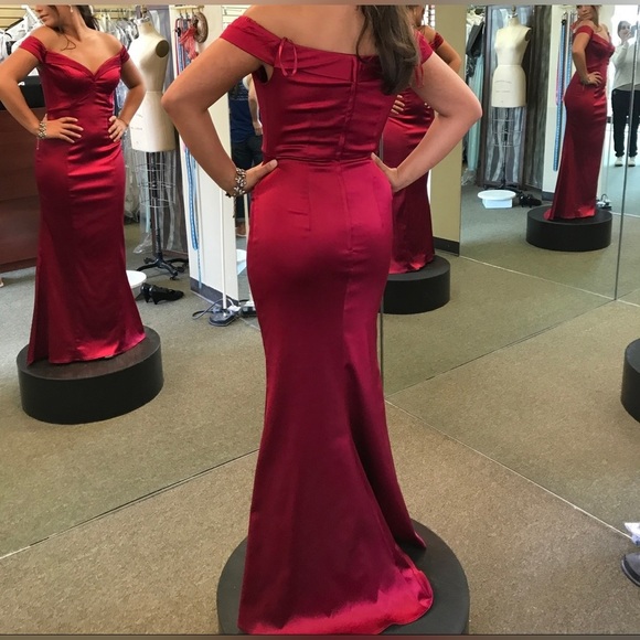 Red satin off the shoulder evening gown - Picture 3 of 6